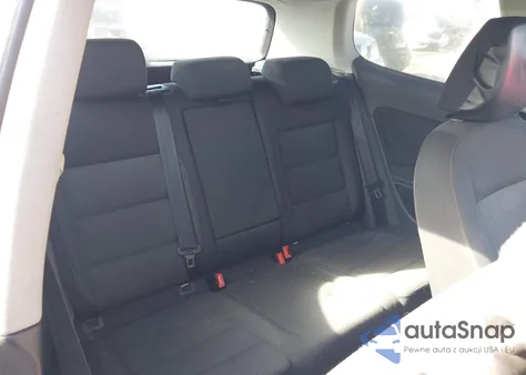 2010 Volkswagen Golf 2-Door z USA, uszkodzony, nr VIN WVWBA7AJ3AW314973